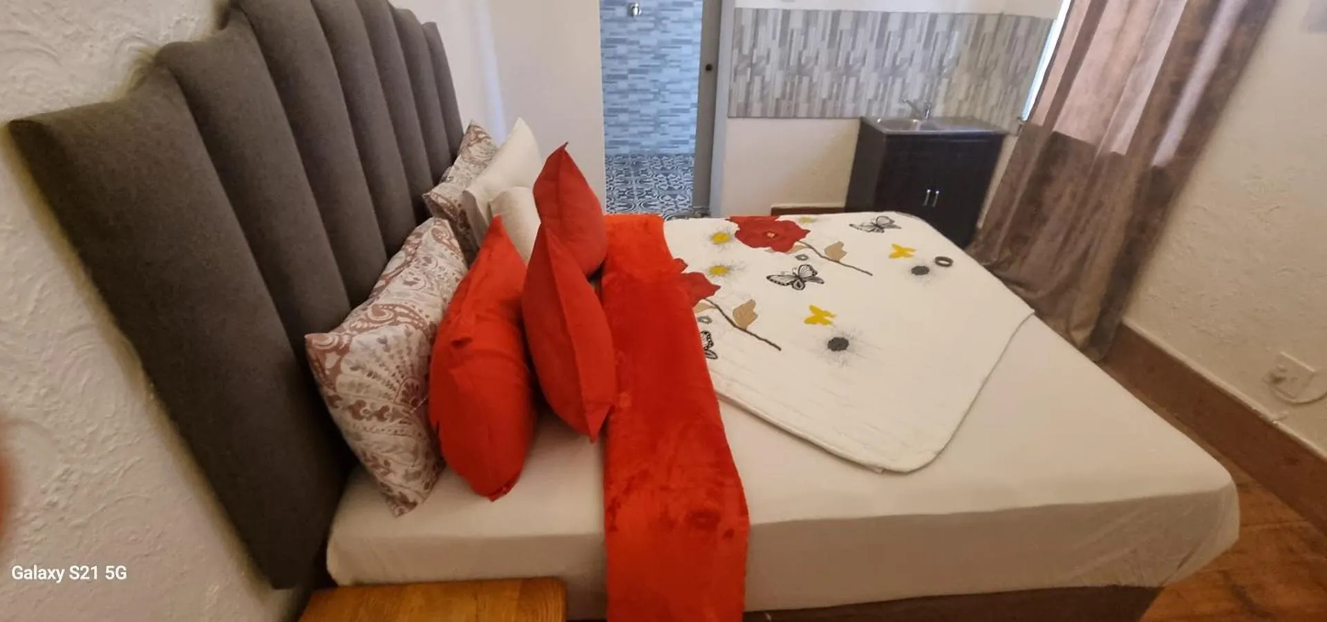 Neo & Ruks Guest House Boston Belleville Bellville